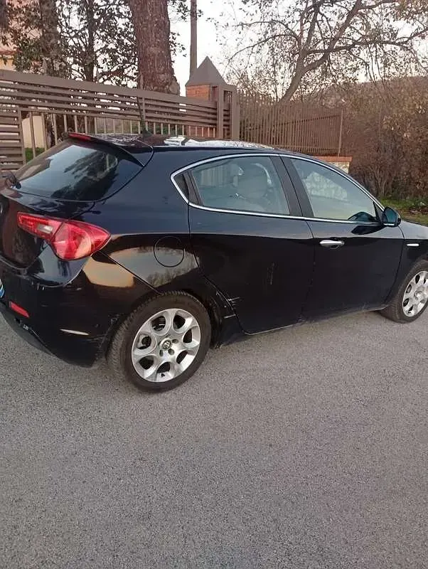 Usata Alfa Romeo Giulietta Distinctive 105 CV (77 kW) 2015 Utilitaria