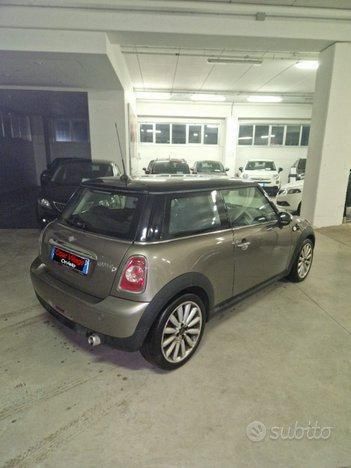 Usata Mini Cooper D 112 CV (82 kW) 2011 Marrone Utilitaria
