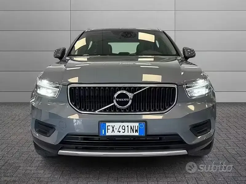 Usata Volvo XC40 Momentum 163 CV (119 kW) 2019 Grigio SUV