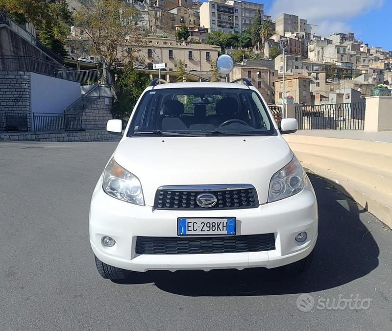 Usata Daihatsu Terios 105 CV (77 kW) 2010 Bianco SUV