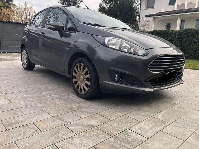 Usata Ford Fiesta Business Edition 97 CV (71 kW) 2015 Grigio Berlina