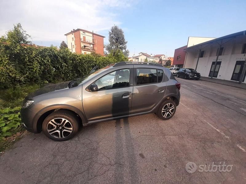 Usata Dacia Sandero 95 CV (69 kW) 2018 Grigio Berlina