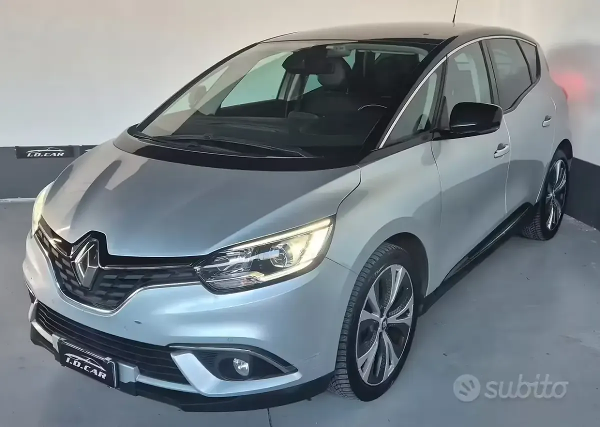 Usata Renault Scénic IV Intens 110 CV (80 kW) 2017 Argento Monovolume