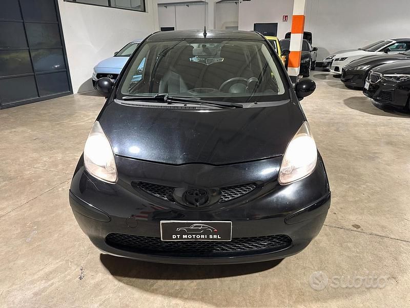 Usata Toyota Aygo 68 CV (50 kW) 2007 Nero Utilitaria