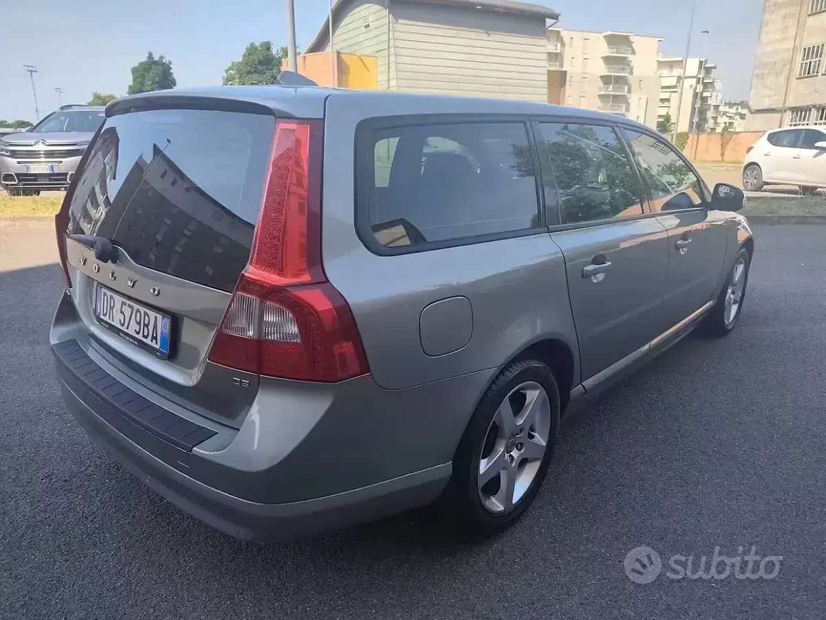 Usata Volvo V70 185 CV (136 kW) 2008 Grigio Station wagon