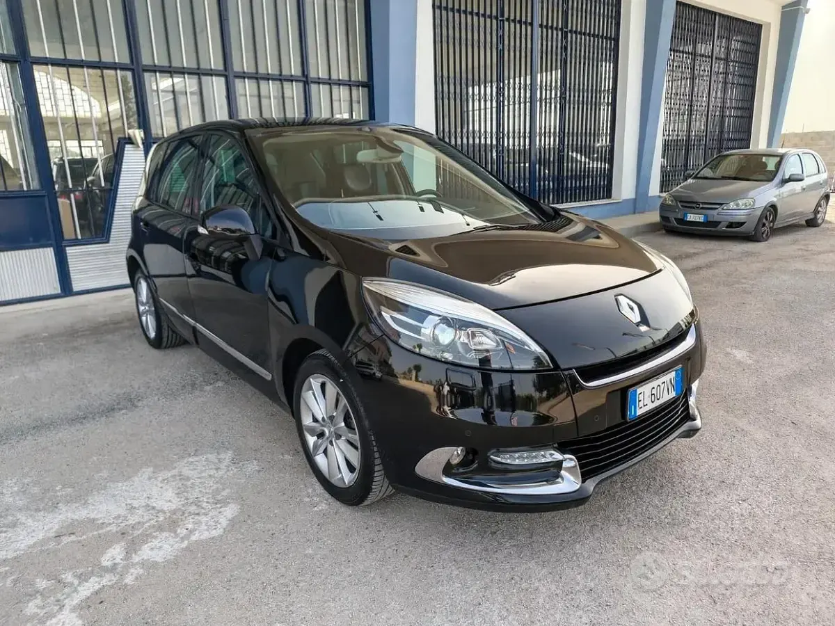 Usata Renault Scénic III XMOD 110 CV (80 kW) 2012 Nero Monovolume