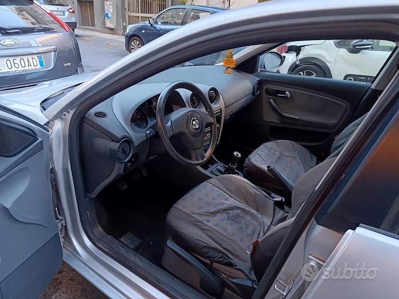 Usata Seat Ibiza 2002 Grigio Berlina