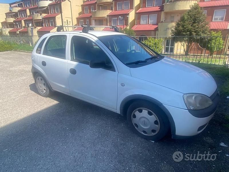 Usata Opel Corsa 75 CV (55 kW) 2002 Bianco Berlina