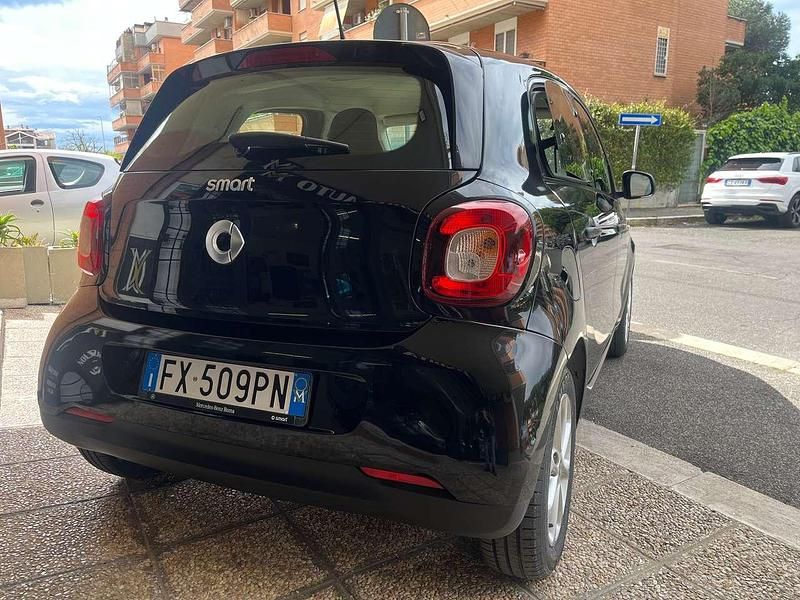 Usata Smart ForFour 71 CV (52 kW) 2019 Nero Utilitaria