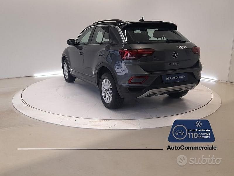 Usata VW T-Roc Life 150 CV (110 kW) 2024 Grigio scuro SUV