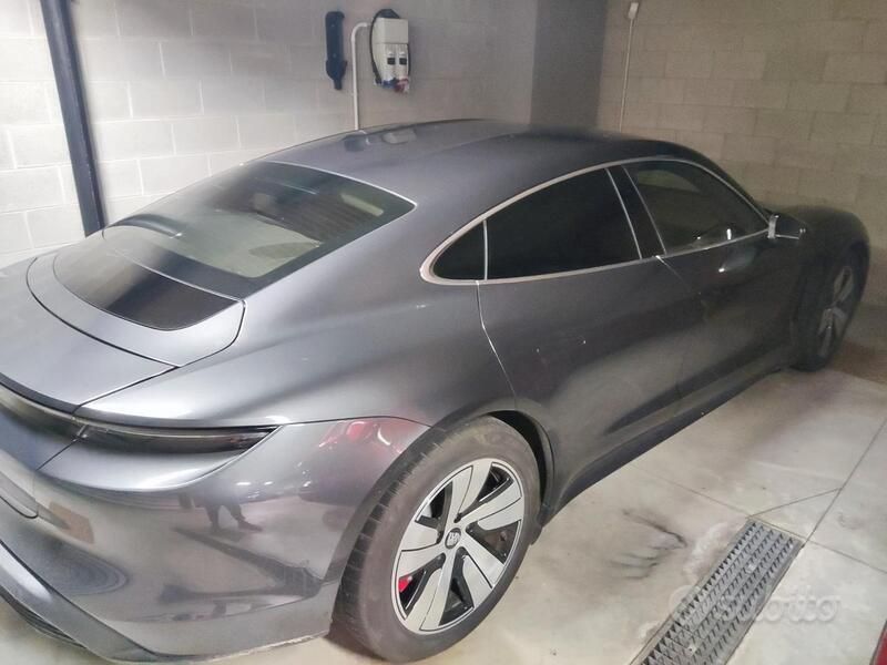 Grigio Usata 2020 Porsche Taycan 4S Performance Package Tre volumi | 55.000 € (Ottimo prezzo) - Immagine 1/4