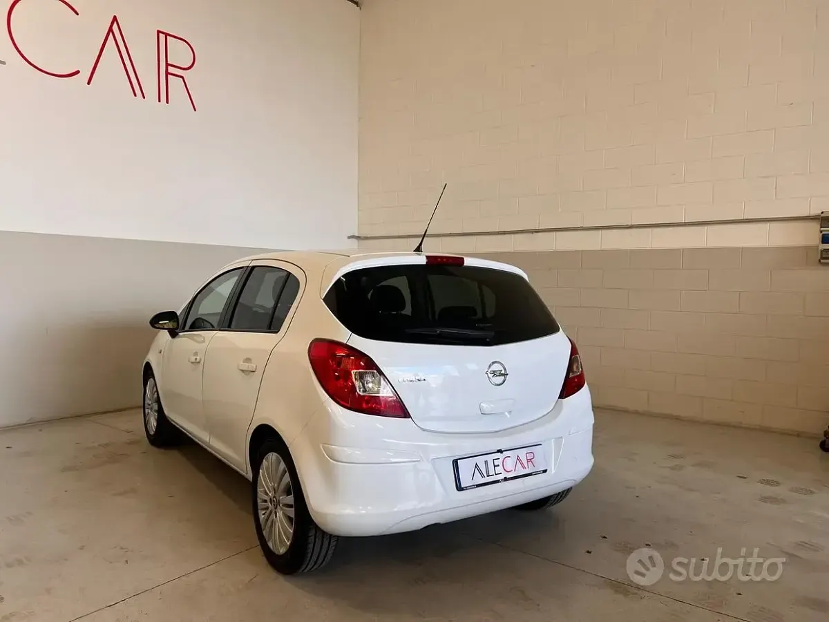 Usata Opel Corsa Edition 86 CV (63 kW) 2014 Bianco Utilitaria