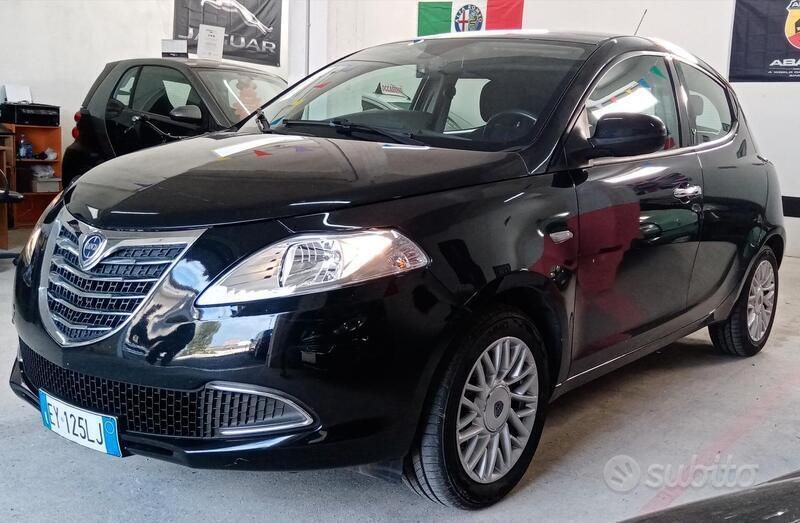 Nero Usata 2015 Lancia Ypsilon S Due volumi | 7200 € (Buon prezzo) - Immagine 1/4