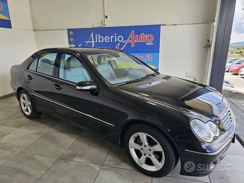 Usata Mercedes C220 Avantgarde 150 CV (110 kW) 2006 Nero Berlina