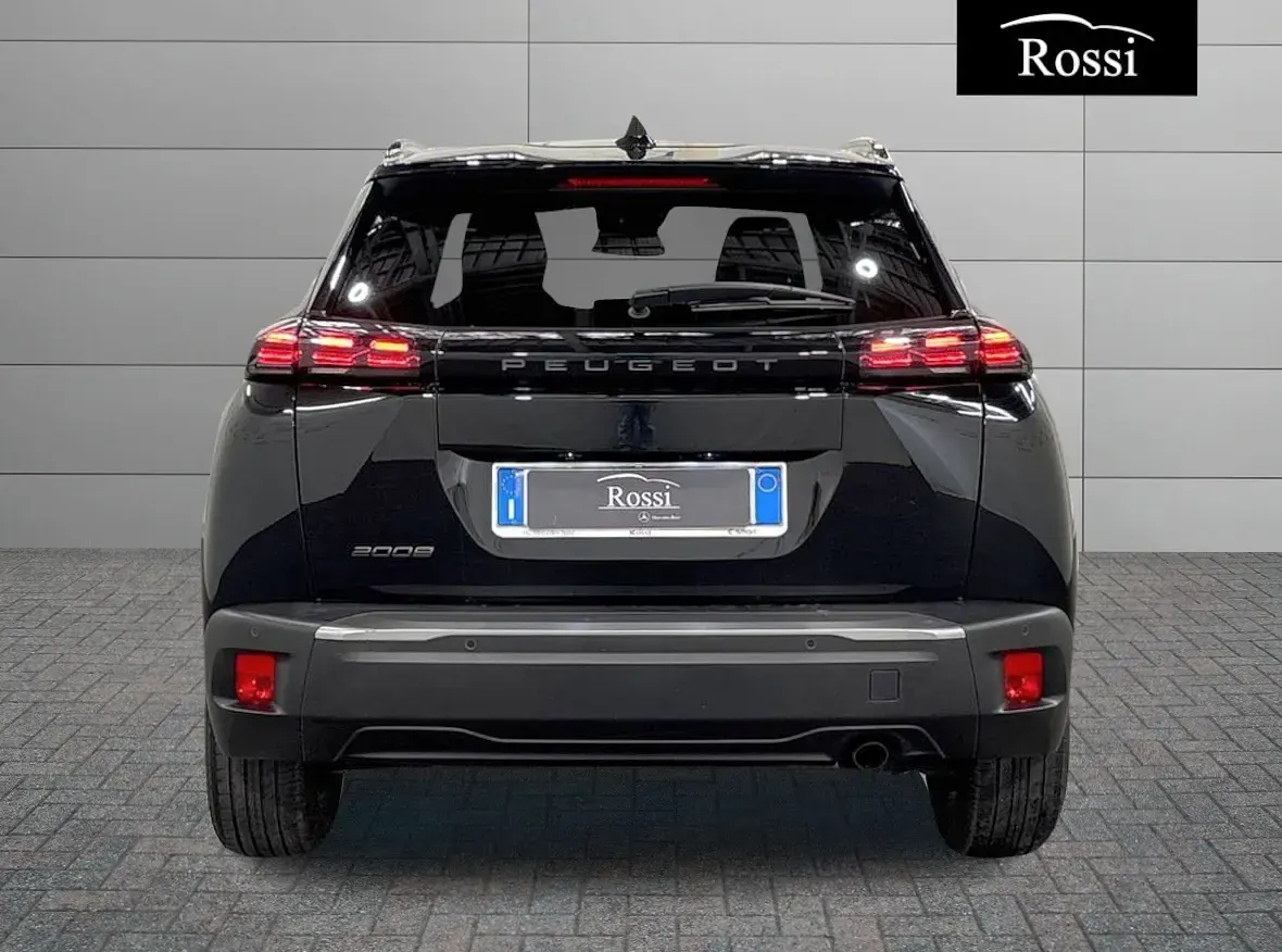 Usata Peugeot 2008 Allure 101 CV (74 kW) 2025 Nero perla SUV