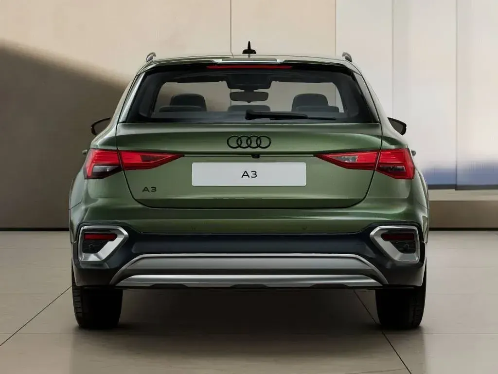Nuova Audi A3 Business 150 CV (110 kW) 2026 Verde distretto metallizzato Berlina