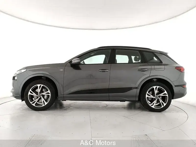 Nuova Audi Q6 e-tron S-Line 119 kW (163 CV) 2026 Grigio SUV
