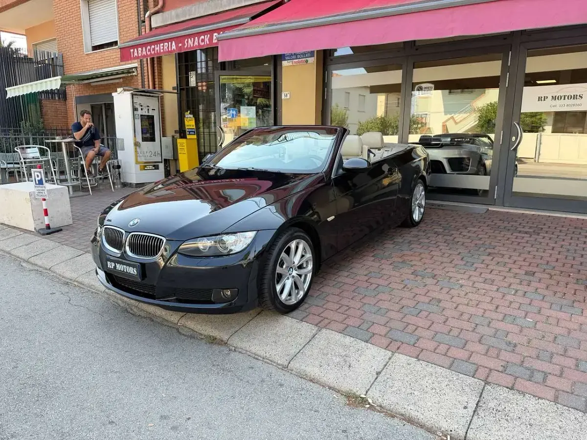 Usata BMW 325 Cabriolet 197 CV (144 kW) 2010 Sapphire black metallic Cabrio