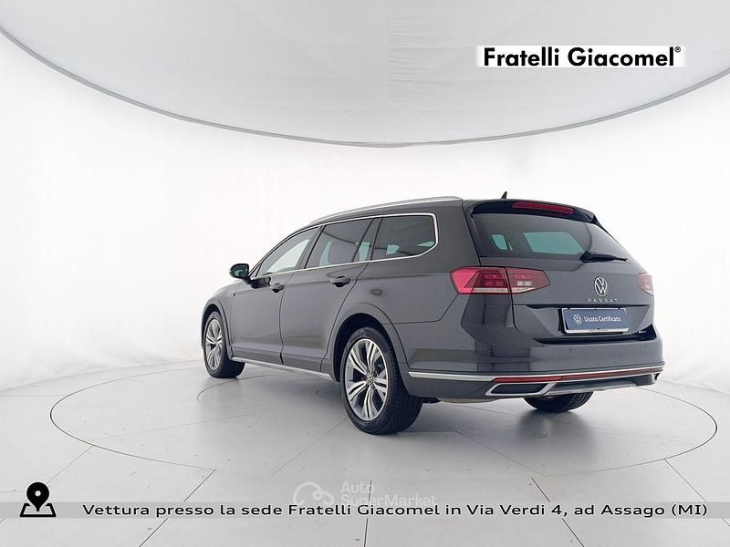 Usata VW Passat Alltrack 200 CV (147 kW) 2021 Grigio manganese metallizzato Station wagon