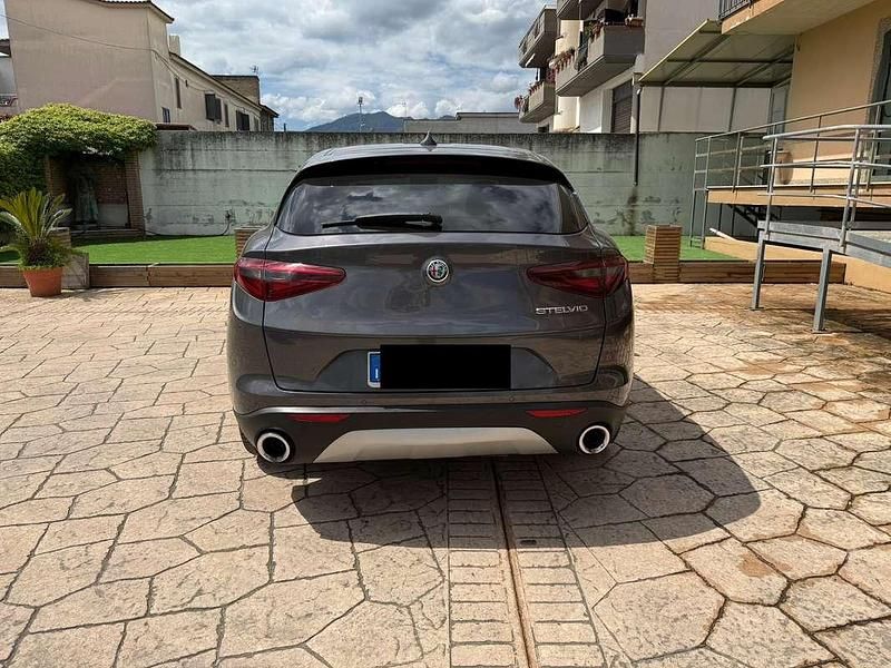 Usata Alfa Romeo Stelvio Executive 179 CV (131 kW) 2018 SUV