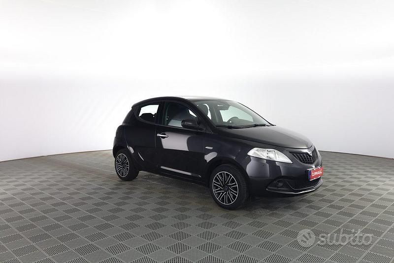 Usata Lancia Ypsilon S 69 CV (50 kW) 2023 Nero vulcano Utilitaria