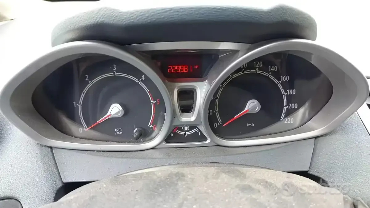 Usata Ford Fiesta 68 CV (50 kW) 2009 Grigio Berlina