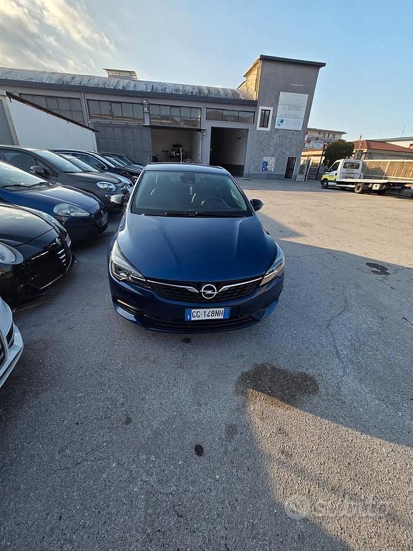 Blu Usata 2021 Opel Astra Ultimate Berlina | 8000 € (Super prezzo) - Immagine 1/4
