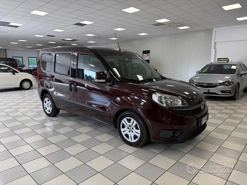 Usata Fiat Doblò Lounge 105 CV (77 kW) 2015 Marrone Monovolume