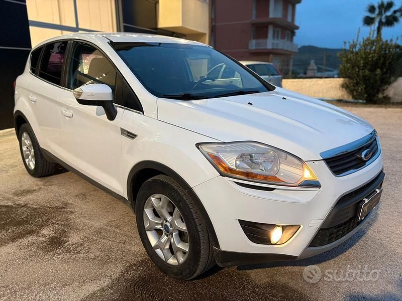 Usata Ford Kuga 140 CV (102 kW) 2013 Bianco SUV
