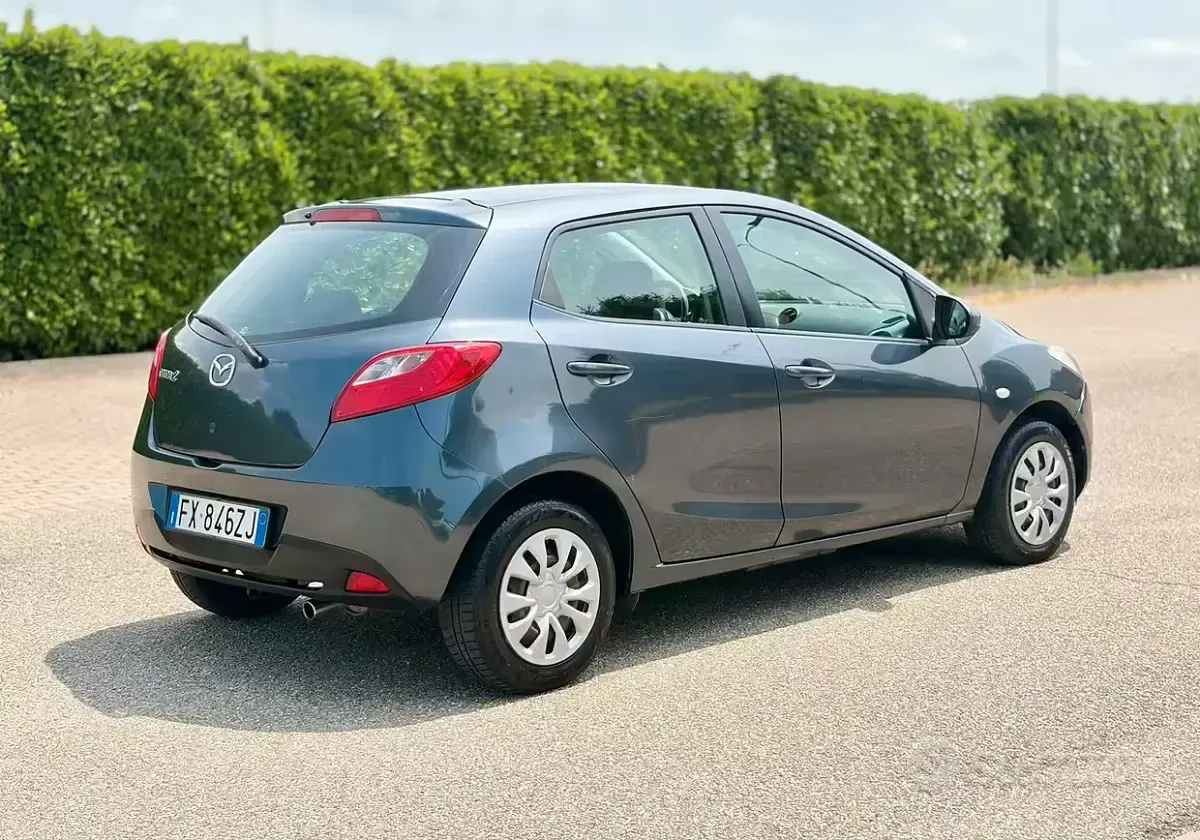 Usata Mazda 2 86 CV (63 kW) 2008 Grigio Berlina