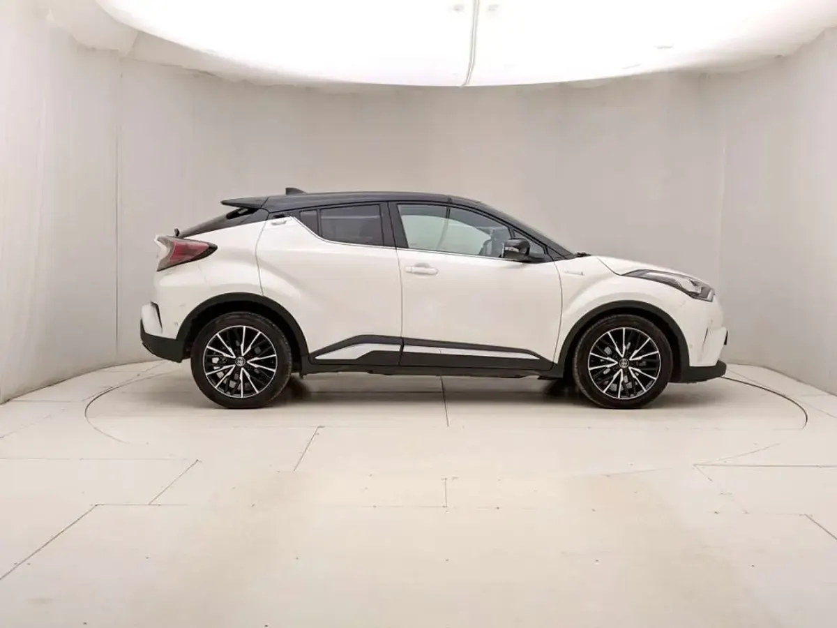 Usata Toyota C-HR Lounge 98 CV (72 kW) 2018 Bianco SUV