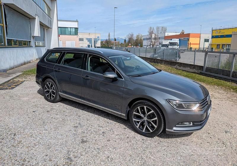 Usata VW Passat Highline 190 CV (139 kW) 2015 Grigio Station wagon