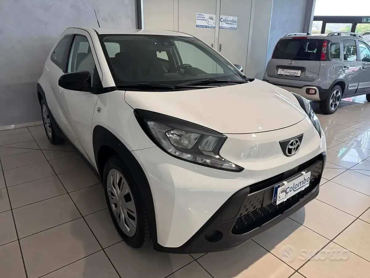 Käytetty Toyota Aygo X Active 72 HP (52 kW) 2026 Valkoinen Katumaasturi