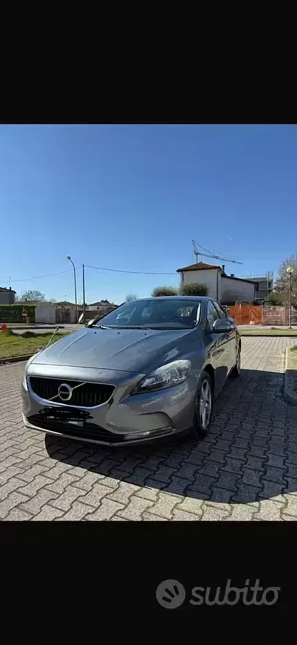 Usata Volvo V40 120 CV (88 kW) 2016 Grigio Berlina