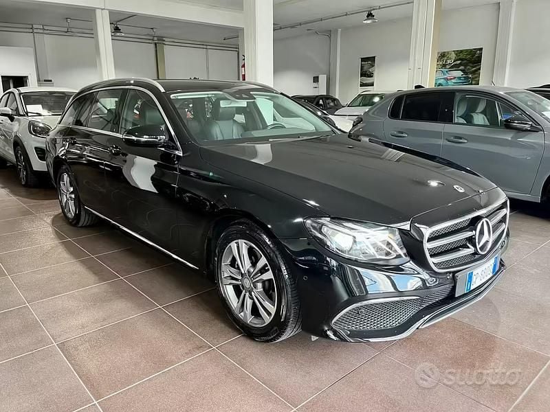 Usata Mercedes E220 Premium 194 CV (142 kW) 2018 Nero Station wagon