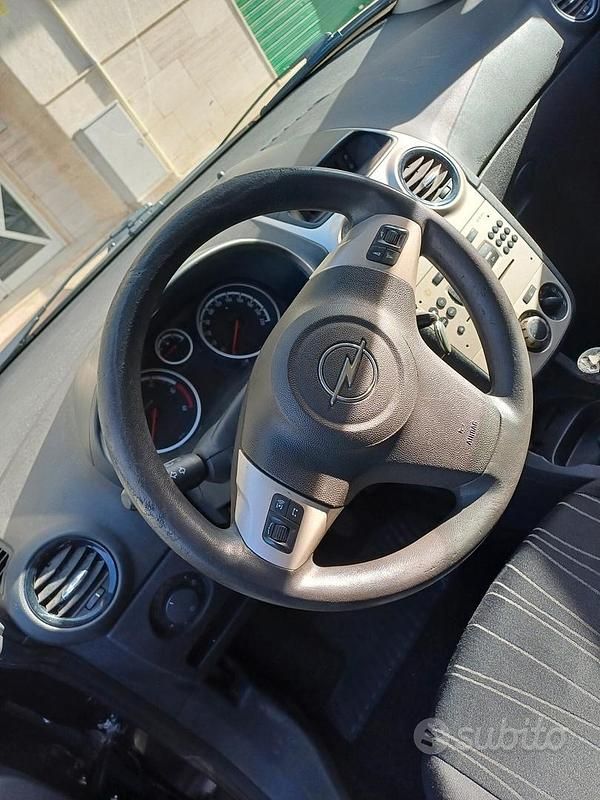 Usata Opel Corsa Club 75 CV (55 kW) 2007 Nero Berlina