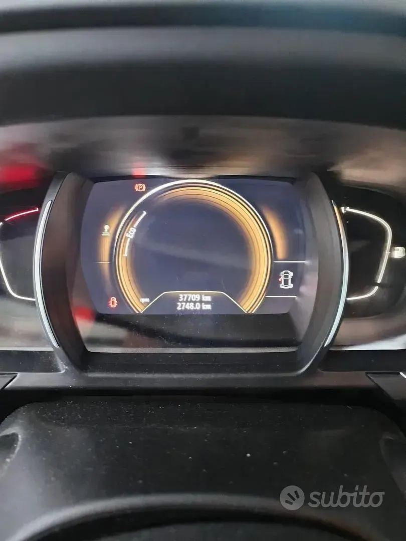 Usata Renault Scénic 120 CV (88 kW) 2019 Rosso Monovolume