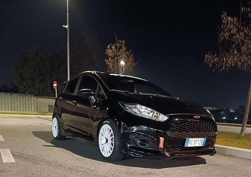 Usata 2017 Ford Fiesta ST-Line Berlina | 9500 € (Buon prezzo) - Immagine 1/3