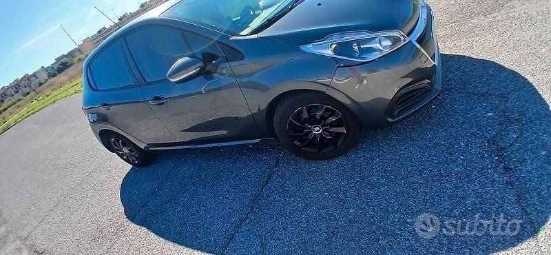 Usata 2016 Peugeot 208 Allure Due volumi | 5500 € (Super prezzo) - Immagine 1/4