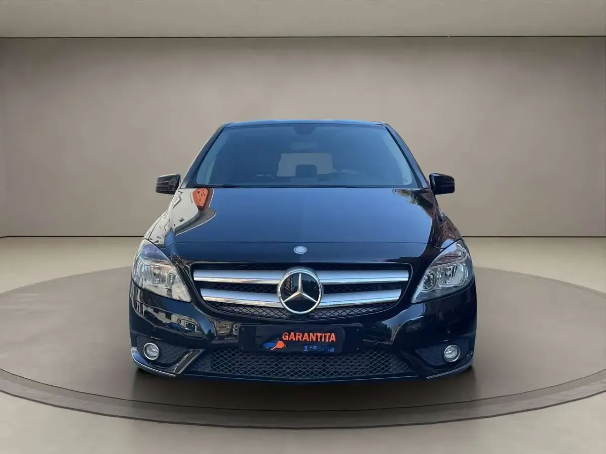 Usata Mercedes B180 122 CV (89 kW) 2012 Nero Utilitaria