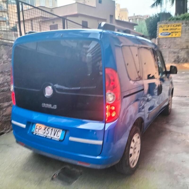 Usata Fiat Doblò Active 105 CV (77 kW) 2013 Blu/azzurro Monovolume