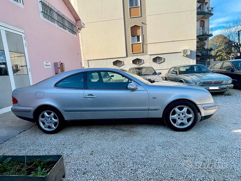 Usata Mercedes CLK200 192 CV (141 kW) 1998 Grigio Coupé