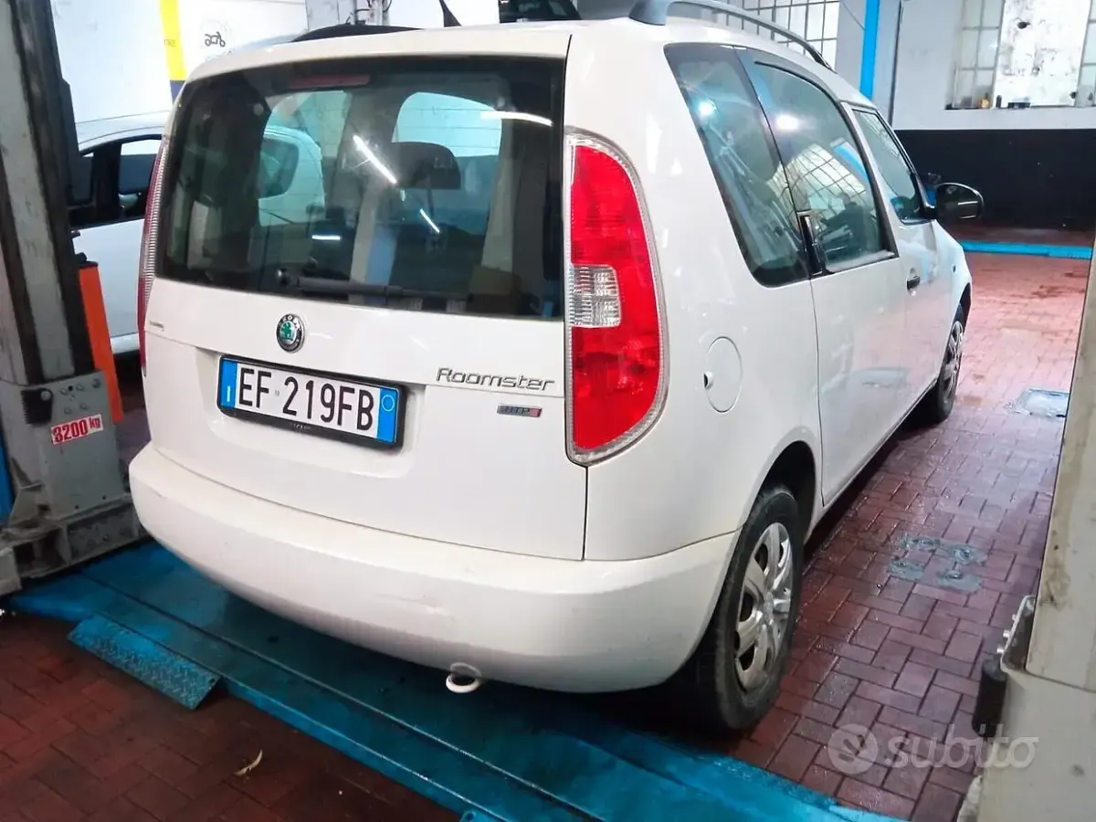 Usata Skoda Roomster Active 69 CV (50 kW) 2011 Bianco Monovolume