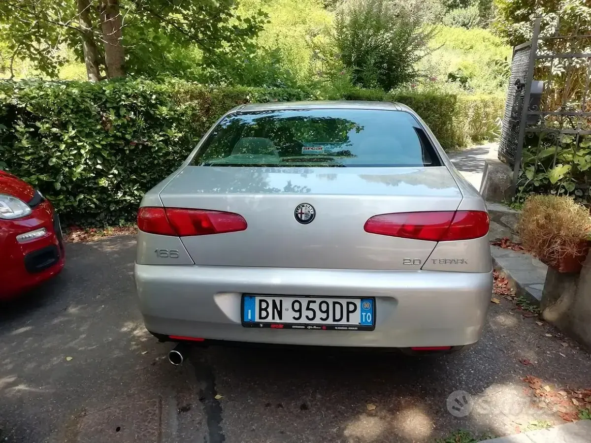 Usata Alfa Romeo 166 155 CV (114 kW) 1998 Grigio Berlina