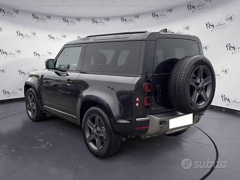 Usata Land Rover Defender SE Dynamic 250 CV (183 kW) 2025 Nero SUV