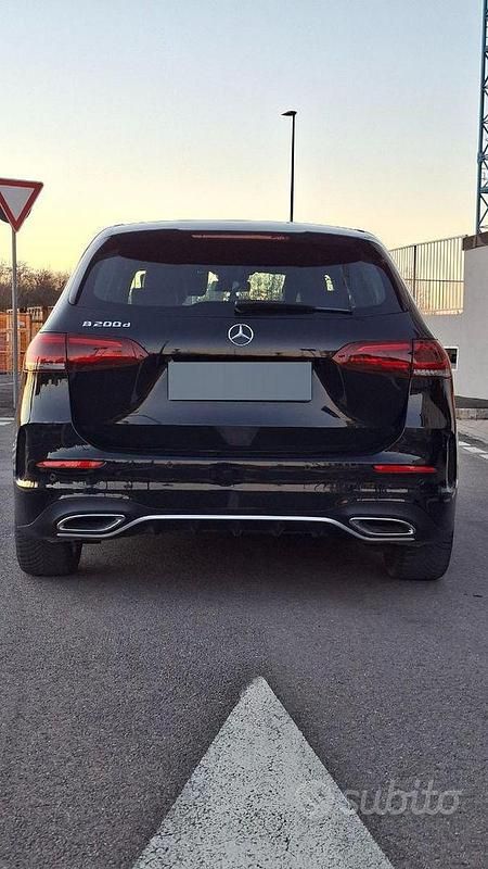 Usata Mercedes B200 Premium 150 CV (110 kW) 2022 Nero Utilitaria