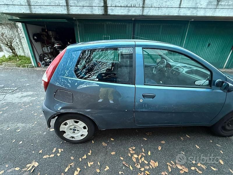 Usata Fiat Punto Active 60 CV (44 kW) 2004 Utilitaria