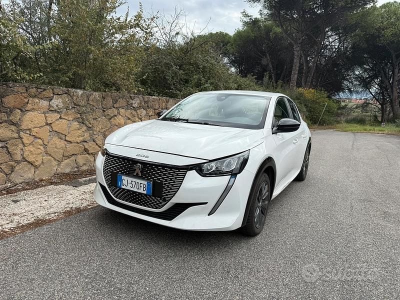 Usata Peugeot e-208 56 kW (77 CV) 2022 Bianco Utilitaria