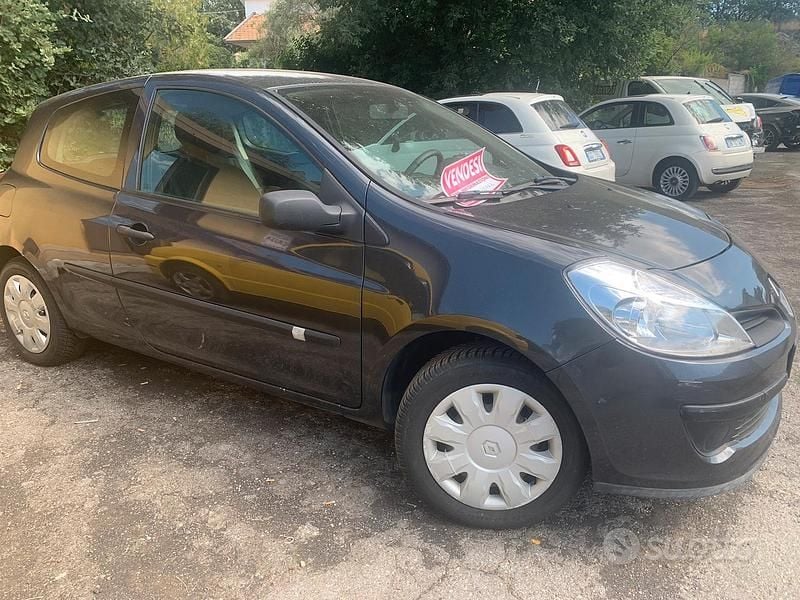Usata Renault Clio II 75 CV (55 kW) 2008 Grigio Utilitaria