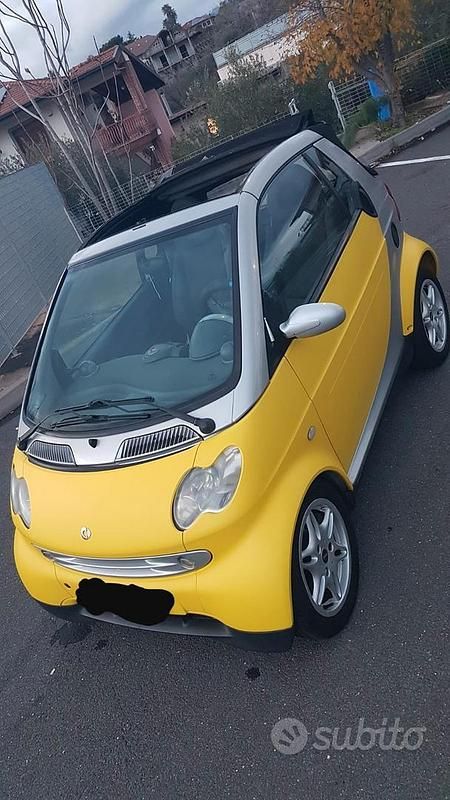 Giallo Usata 2002 Smart ForTwo Cabrio Cabrio | 2199 € (Buon prezzo) - Immagine 1/4